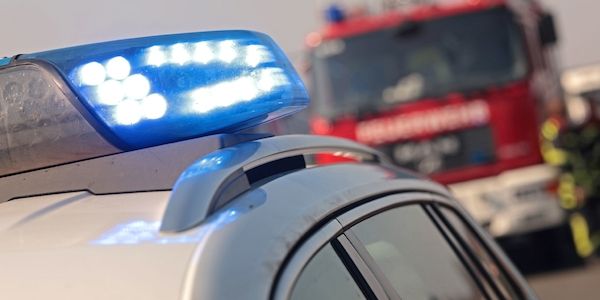 Fünf Hausboote brennen nach Explosion auf der Spree in Berlin