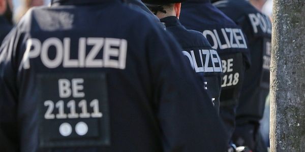 Mann nach Messerangriff in Berlin-Mitte im Krankenhaus