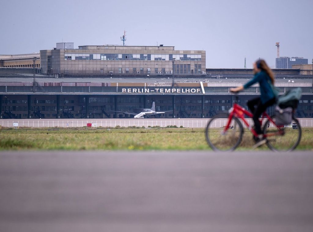 Mit dem Fahrrad durch die Geschichte des Tempelhofer Feldes