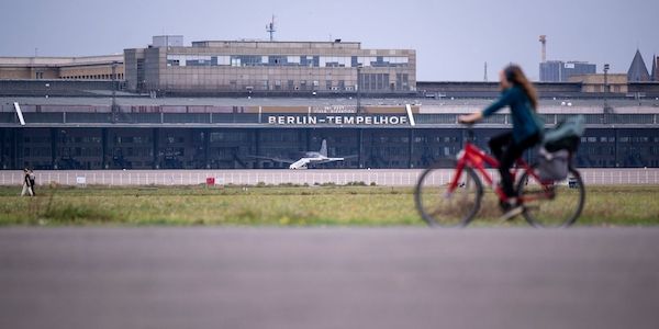 Mit dem Fahrrad durch die Geschichte des Tempelhofer Feldes