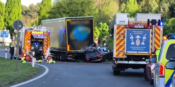 Potsdam-Mittelmark: Zwei Männer sterben bei Unfall auf A10-Rastplatz Schwielowsee