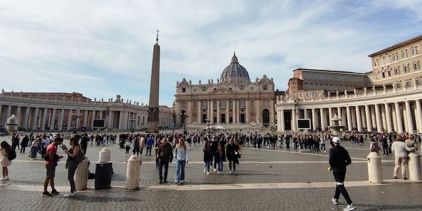 Schwarzer Rauch: Zweiter Wahlgang der Papstwahl ohne Ergebnis
