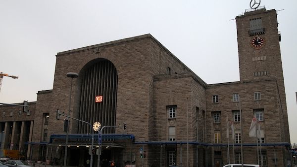 Widerstand gegen Polizeikontrolle am Stuttgarter Hauptbahnhof