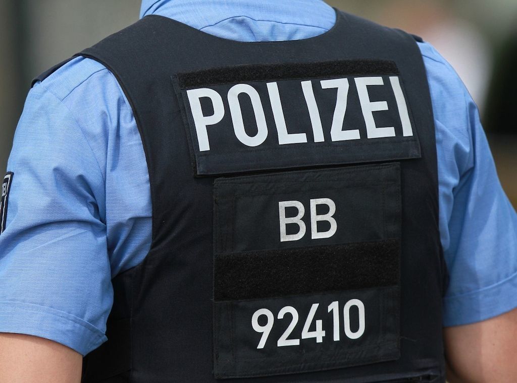 Mann in Berlin-Mitte mit schwerer Kopfverletzung gefunden