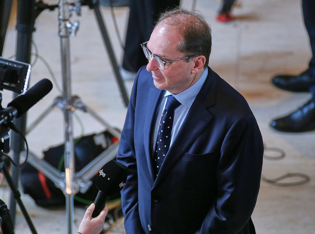 Dobrindt kündigt Zurückweisungen an Grenzen an