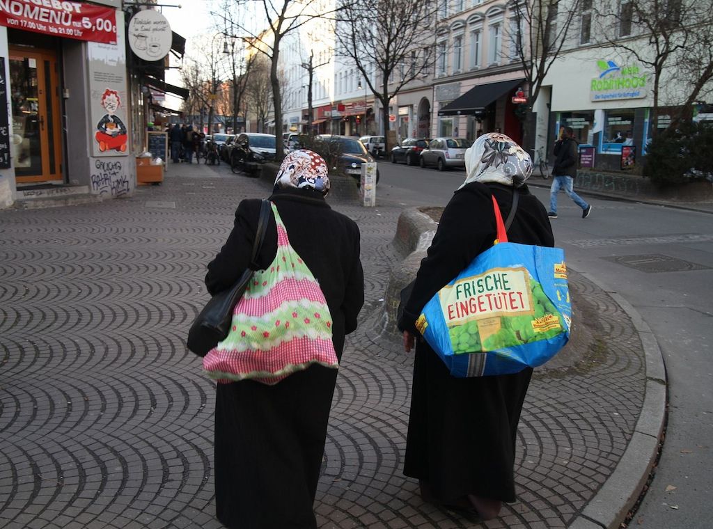 Rund 15.000 geduldete Migranten erhalten Bleibeperspektive
