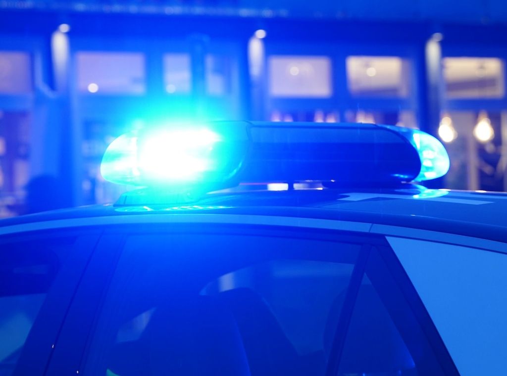 Männergruppe verfolgt 20-Jährigen mit Messer in Berlin-Friedrichshain