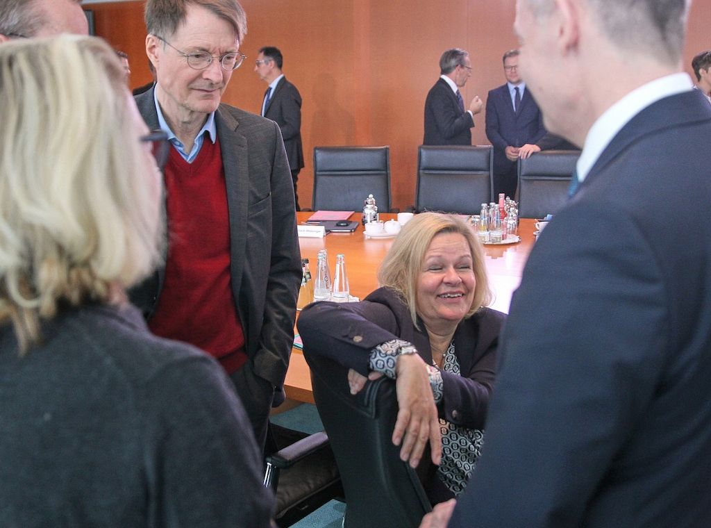 Lobbyverband "Bund der Steuerzahler" kritisiert Minister-Pensionen