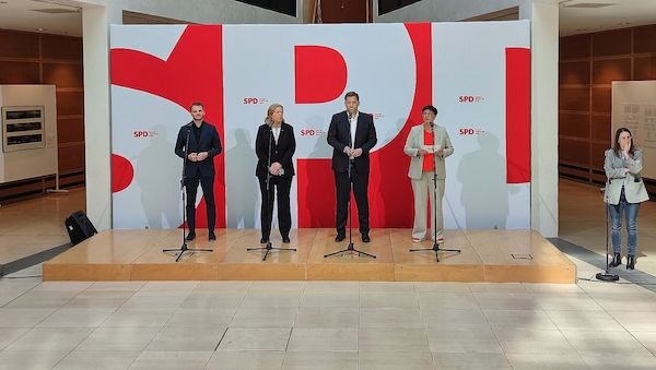 Bas sieht sich bei SPD-Vorsitz vor "historischer Aufgabe"