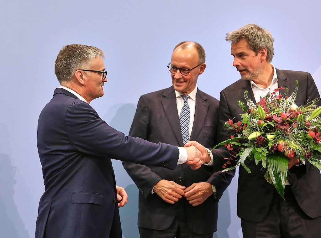 Bundespresseamt an neuen Regierungssprecher übergeben