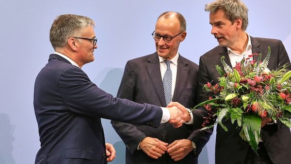 Bundespresseamt an neuen Regierungssprecher übergeben