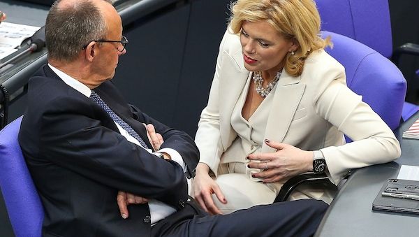 Klöckner und Merz nehmen an Amtseinführung von Papst Leo XIV. teil