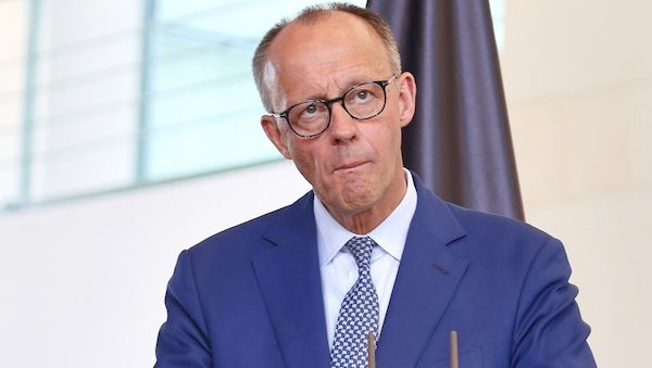 Linke attackiert Merz für geplante Taurus-Geheimhaltung