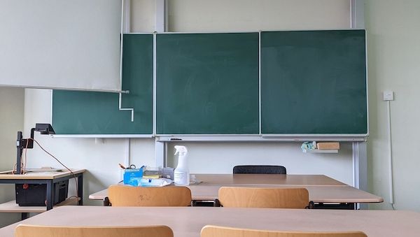 Wirtschaftsweise Grimm: Lehrer sollten keine Beamte mehr werden