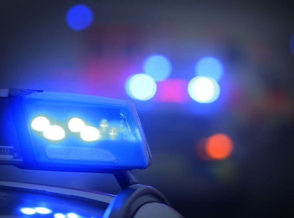 Potsdam-Mittelmark: Auto fährt auf Lastwagen auf - Fahrer schwer verletzt
