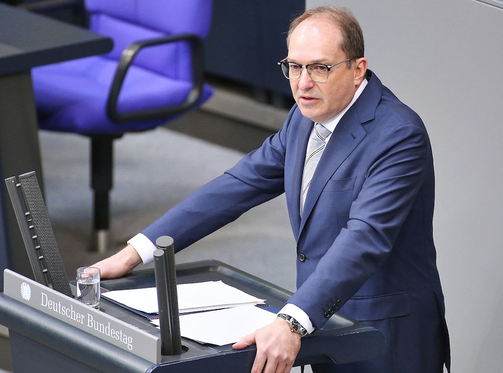 Grüne kritisieren Dobrindts "Migrations-Theater"