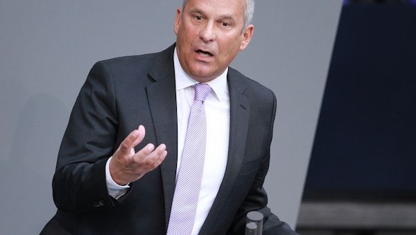 Poseck kritisiert Umgang mit mutmaßlich rechtsextremen Polizisten