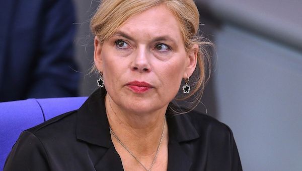 Bundestagspräsidentin ordnet Regenbogenbeflaggung an