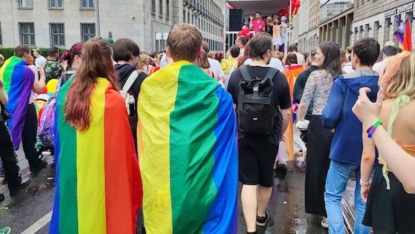 Linksfraktion Hamburg kritisiert Anstieg von Hasskriminalität gegen queere Menschen