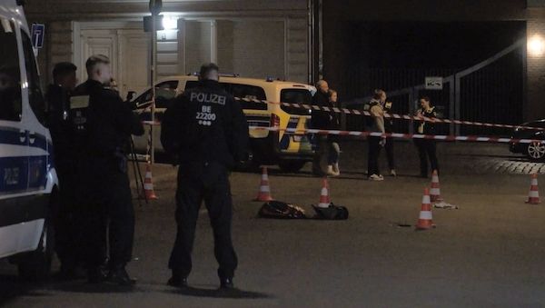 Polizist nach Messerangriff in Berliner-Neukölln schwebt in Lebensgefahr