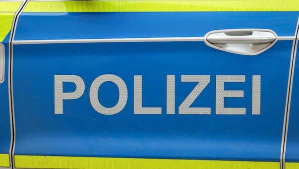 Autofahrer stirbt nach Unfall in Berlin-Mitte