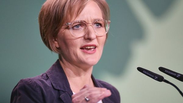Grünen-Chefin will mehr Frauen in Verteidigungs-Spitzenpositionen