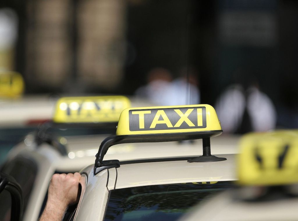 Zoll kontrolliert Taxigewerbe in Köln, Bonn und Leverkusen