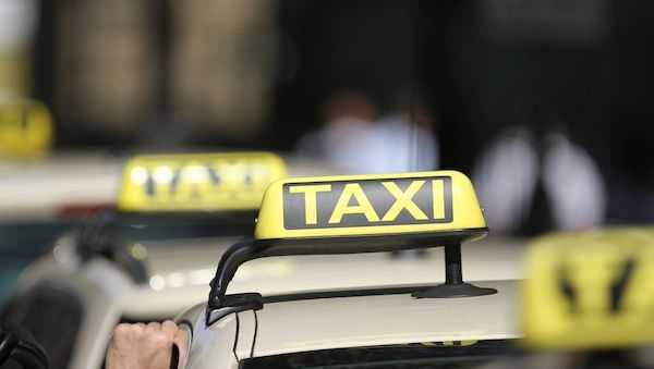 Zoll kontrolliert Taxigewerbe in Köln, Bonn und Leverkusen