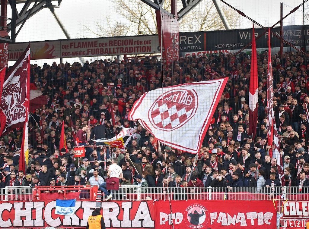 Bayerns Innenminister gratuliert FC Bayern zur Doppel-Meisterschaft