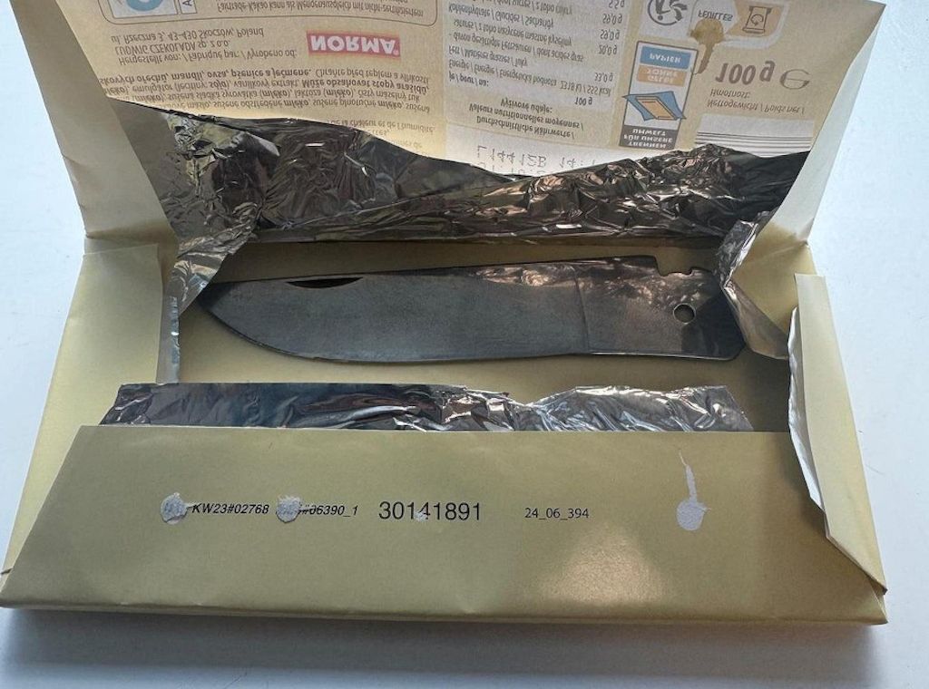 Mann versteckt Messerklinge in Schokolade am Hamburger Flughafen