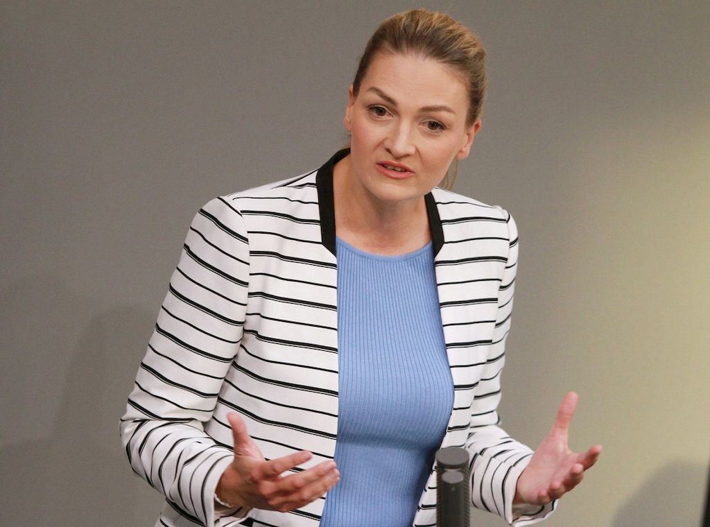 Gerlach stellt neue Sucht- und Drogenstrategie in Bayern vor