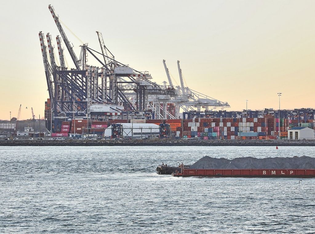 Deutscher Exportüberschuss im Handel mit den USA weiter erheblich