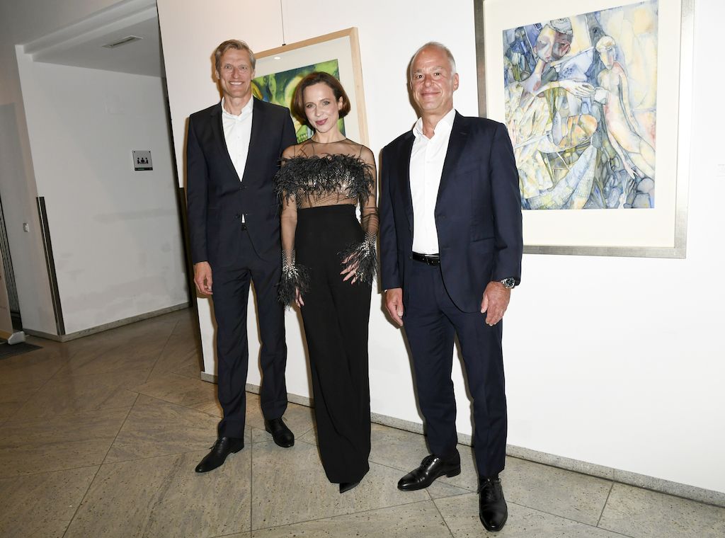 Bilder einer Ausstellung: Eine Eröffnung die berauschte, die Künstlerin Maria Naydis entführte bei ihrer Ausstellungseröffnung in der Kunsthalle LV1871 in tiefere Dimension der Fantasie!