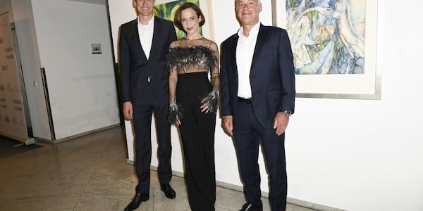 Bilder einer Ausstellung: Eine Eröffnung die berauschte, die Künstlerin Maria Naydis entführte bei ihrer Ausstellungseröffnung in der Kunsthalle LV1871 in tiefere Dimension der Fantasie!