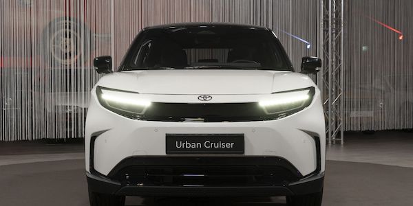 Der neue Toyota Urban Cruiser rollt in der zweiten Jahreshälfte 2025 auf deutsche Straßen.