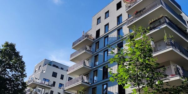 Umfrage: Jeder Vierte offen für Solarstrom vom eigenen Balkon