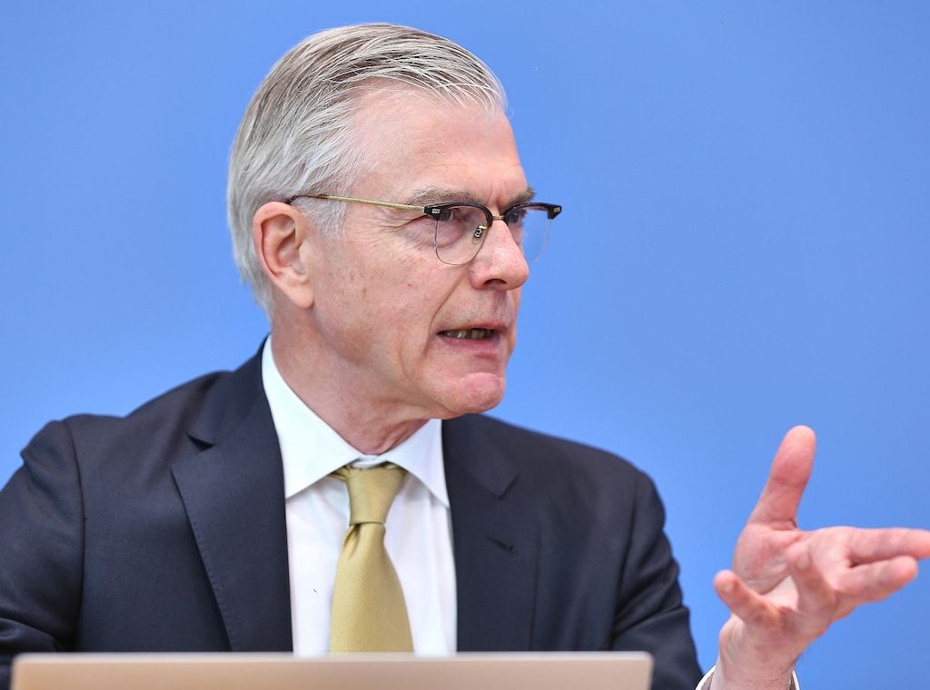 Wirtschaftsweiser für Leistungskürzungen in Pflegeversicherung