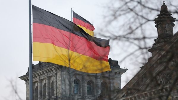 Bestsellerautorin Kinkel sieht Freiheit in Gefahr