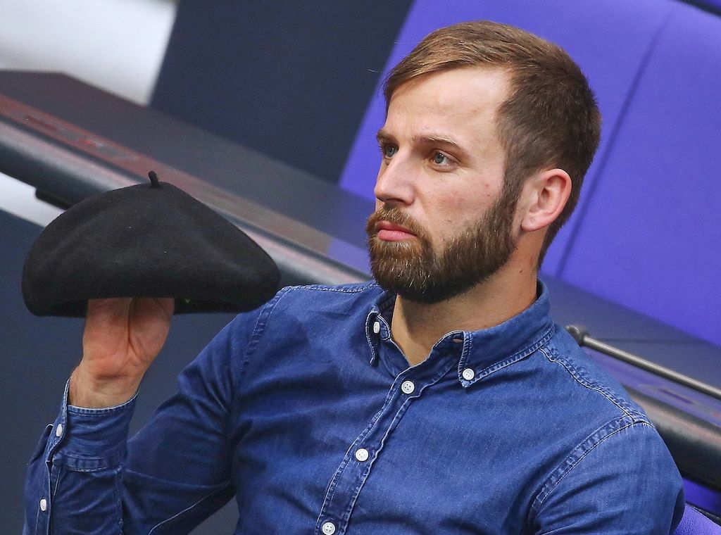 Linken-Politiker verzichtet im Bundestag auf Baskenmütze