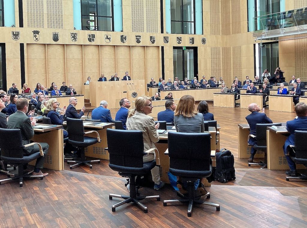 NRW startet Bundesratsinitiative für mehr schwimmende Photovoltaik