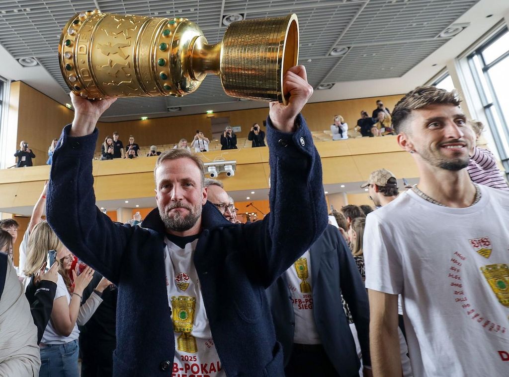 VfB Stuttgart trägt sich nach Pokalsieg ins Goldene Buch ein