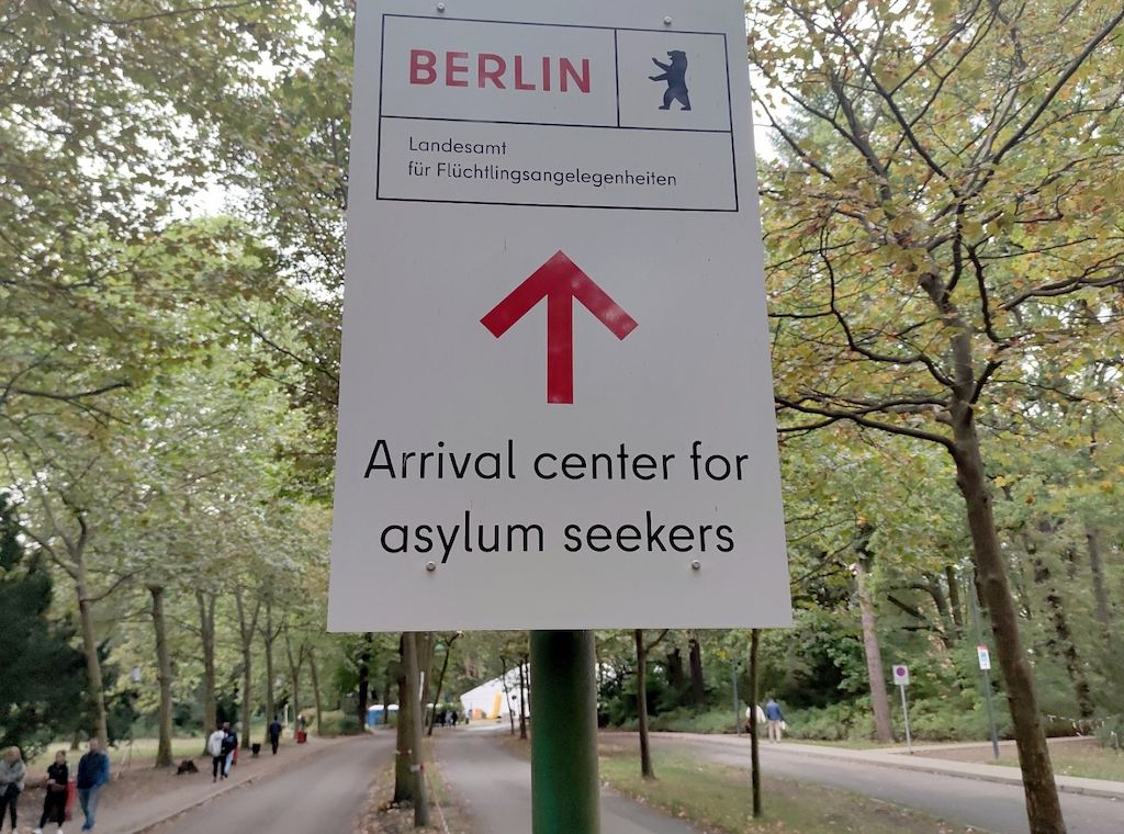 Kritik an Flüchtlingsunterkunft in Tegel reißt nicht ab