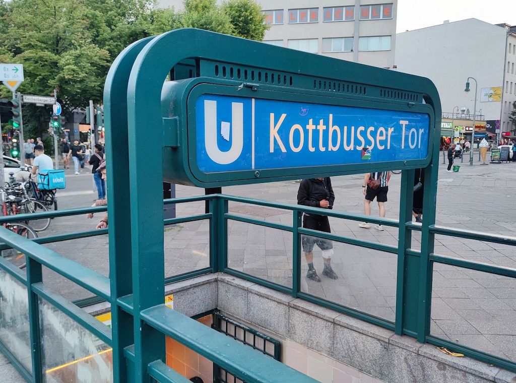 Frau in Berlin-Kreuzberg mit Pfefferspray attackiert