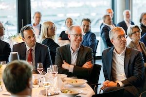 Einsichten mit Aussicht: Spitzenpolitiker beim Spargelessen der Berliner Pressekonferenz  Bild 2