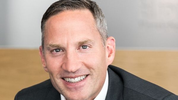 Maximilian Beck: Visionär an der Spitze der IDEAL Versicherungsgruppe