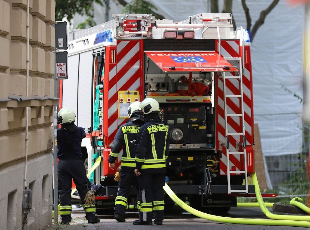 Schwerer Verkehrsunfall mit drei Fahrzeugen in Bremerhaven