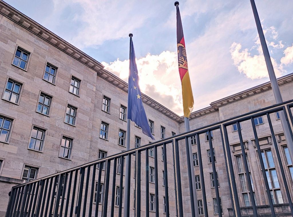 Haushalts-Aufschub: Politische Bildungsträger in Existenzangst