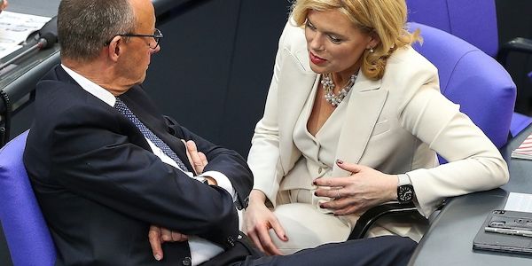 Klöckner und Merz nehmen an Amtseinführung von Papst Leo XIV. teil