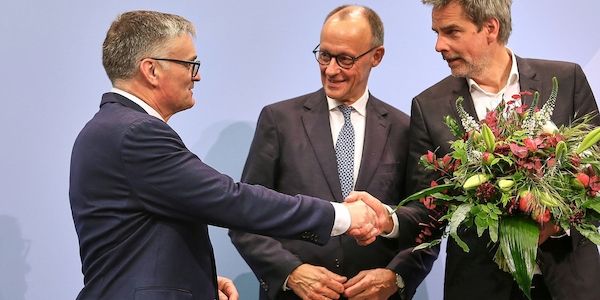 Bundespresseamt an neuen Regierungssprecher übergeben