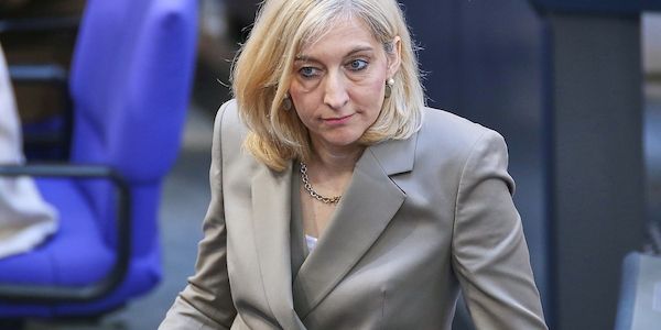 Bund hilft GKV mit 800 Millionen Euro Zuschuss - Warken alarmiert
